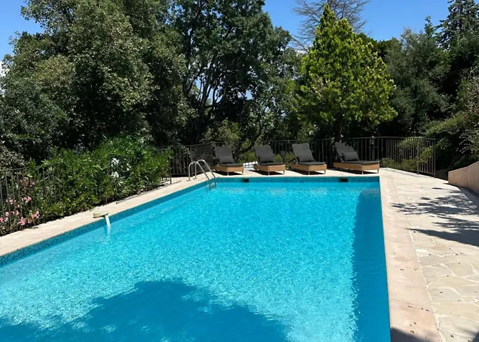 Hass Villa